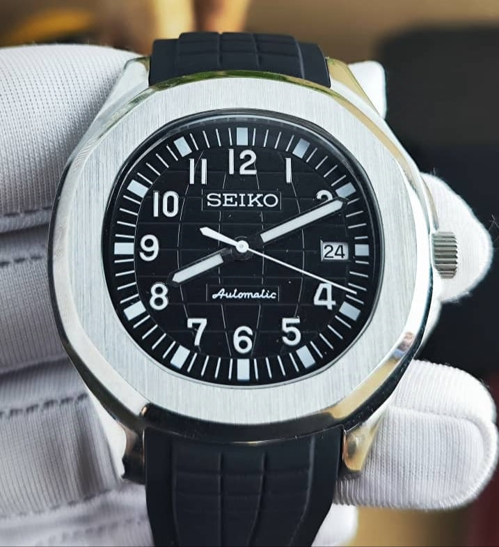 Seiko Mod Nautilus Black NH35 Bracelet Silicone